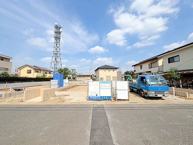 スーパー、コンビニ、ドラッグストアなどが徒歩圏内にございます。(令和7年8月 撮影)