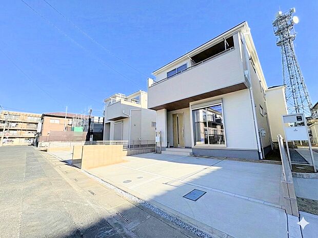 カースペースには並列2台駐車可能です。（車種による）