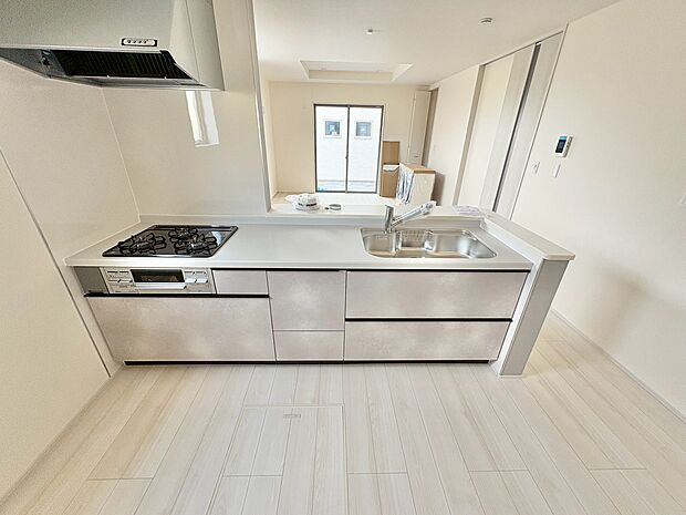 どこにいても各方面に視線が抜けて開放的な造り。