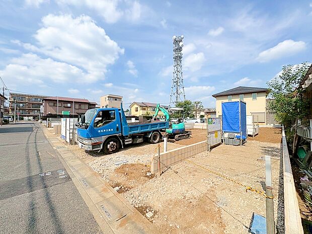 スーパー、コンビニ、ドラッグストアなどが徒歩圏内にございます。(令和7年8月 撮影)