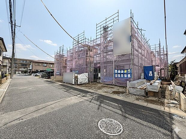 カースペースには縦列で2台駐車可能です。(令和7年10月 撮影)