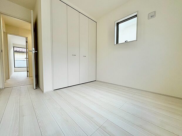 心から寛げる寝室で心地よいひと時を楽しめます。