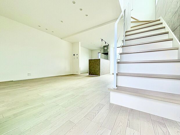 コミュニケーション動線に配慮したリビングアクセスプラン。