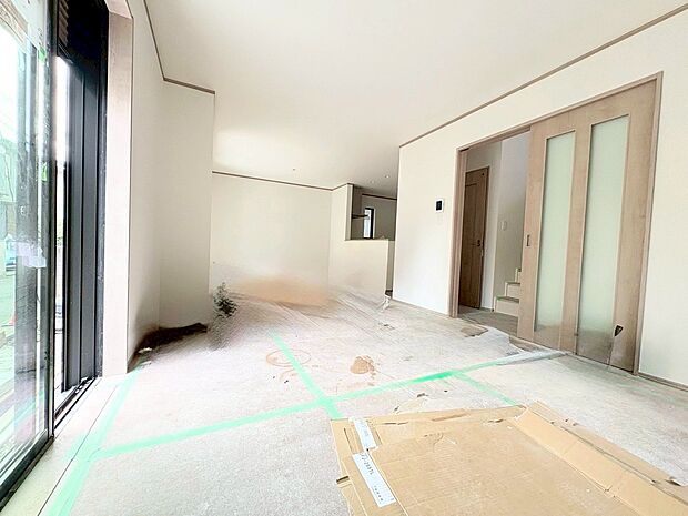 LDK19.87帖。南向きで広々とした空間。(令和7年9月 撮影)