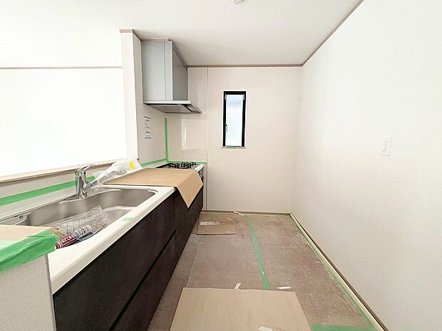 使い易いキッチンで作られる料理で今日も食卓は笑顔いっぱい。(令和7年9月 撮影)