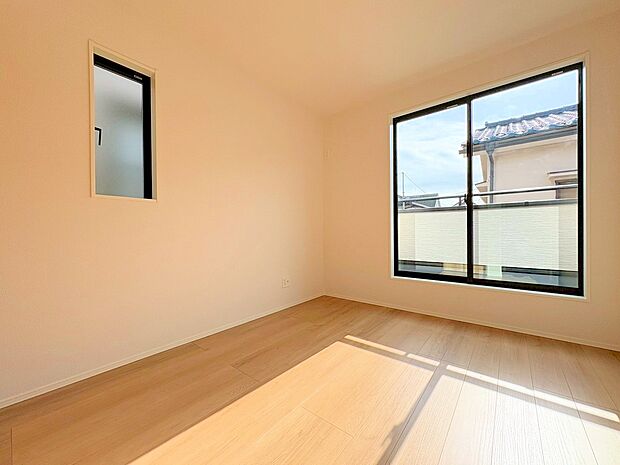 二階居室は、3部屋から行き来できる続きバルコニーに面しています。