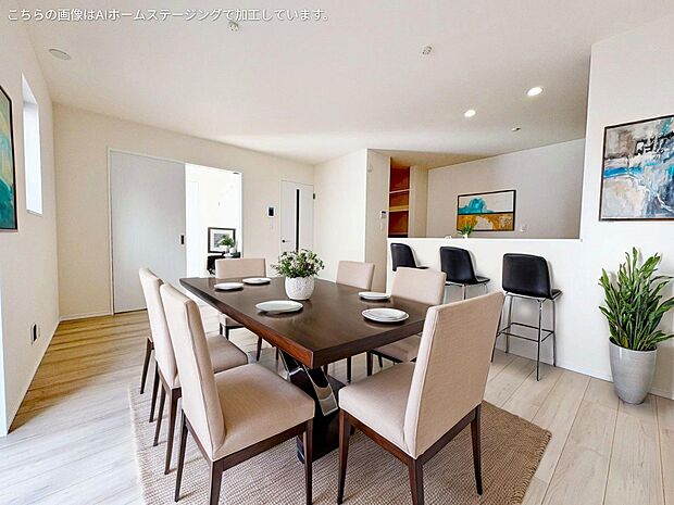 ＬＤＫと続き間の居室は扉を開放することで広さを感じられます。※現況の物件写真に、ＣＧによる画像処理がされています。