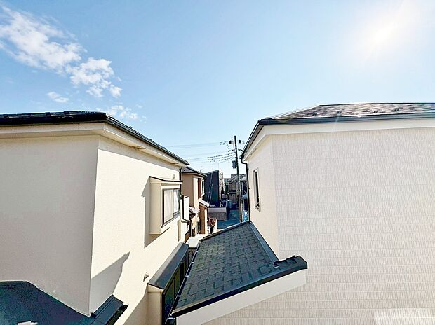 通風・採光にも優れ、心地よい光と風があふれています。