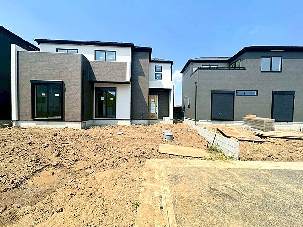 左側が当物件。水回りをまとめた家事ラク設計。(令和7年8月 撮影)