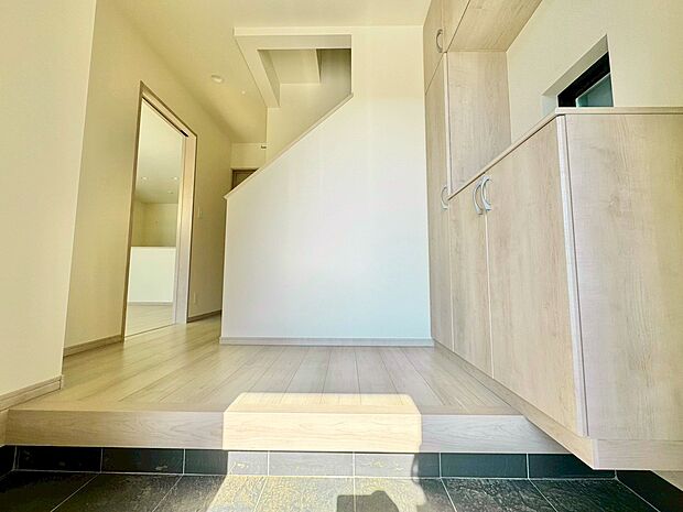 「ただいま」「おかえり」を交わすだけで家族の絆が深まります。