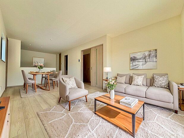 17.7帖のLDKは対面式キッチンを採用しています。※現況の物件写真にＣＧによる画像処理がされています。