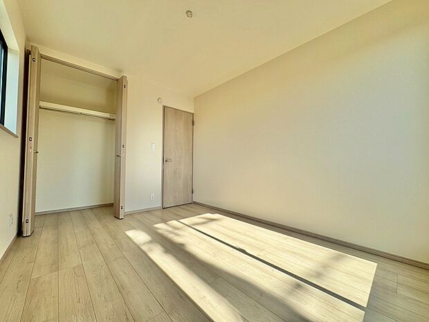 季節ごとに壁飾りや家具の配置を変えて楽しんでみませんか。