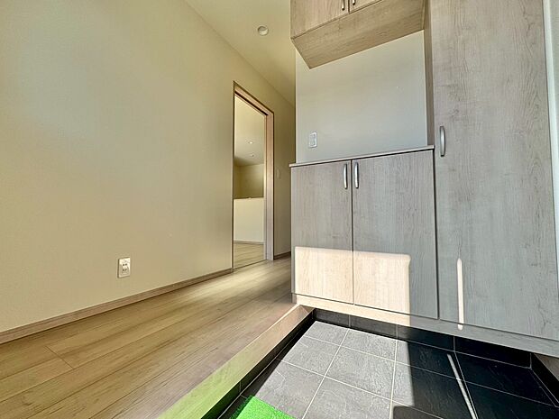 玄関ドアを開けた瞬間、その煌びやかさに感動する空間に出会う。