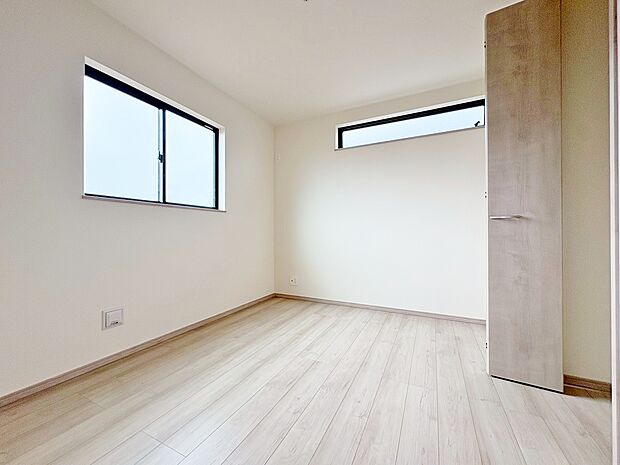 近隣との視線を考え、配慮された窓位置。