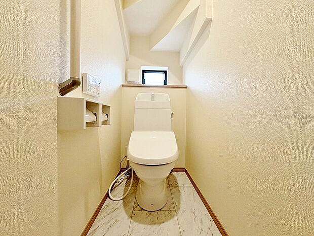 各階にトイレを設置しております。