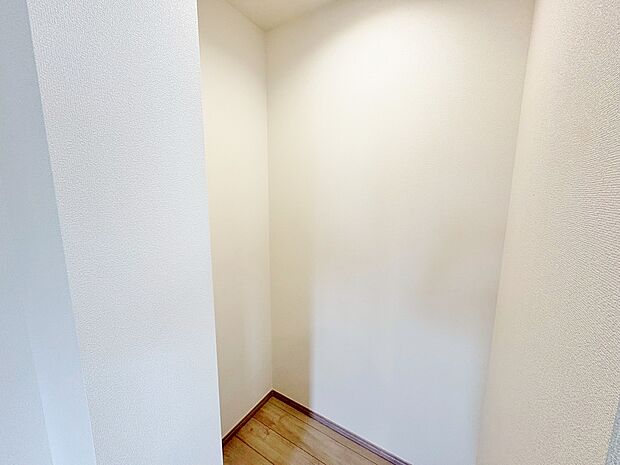 まとめ買いも安心の収納力。大容量のパントリーです。