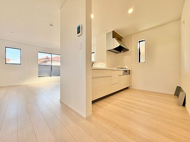 カウンターキッチンで一体感のあるLDK。会話も弾みますね。