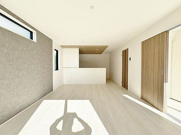 刻々と表情を変える影にも風格と同時に遊び心を感じさせます。