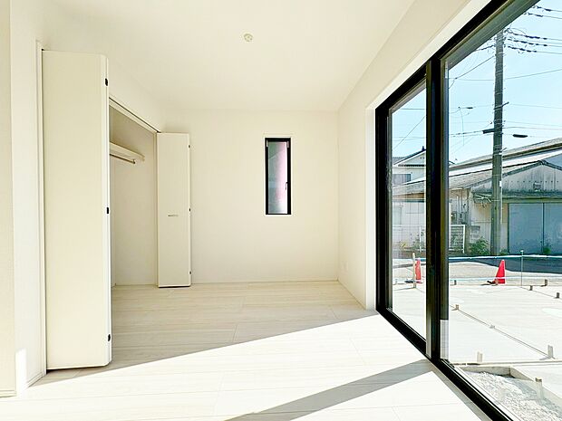 シンプルで品のある続き間居室を備えています。