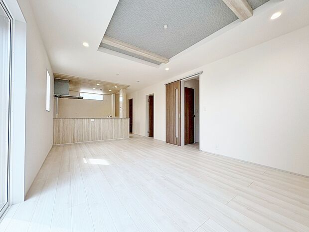 ここにはみんなが集い、食事と楽しい会話が始まる。