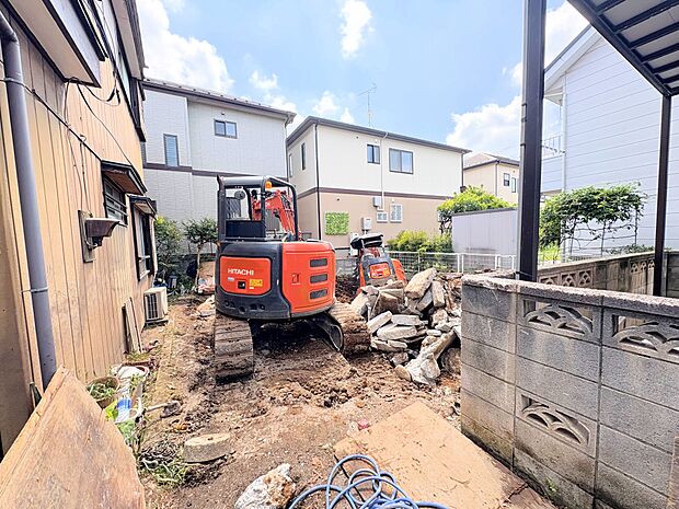 与野本町駅徒歩11分、与野駅徒歩17分の立地。スーパーまで徒歩圏内。(更地渡し)(令和7年9月)