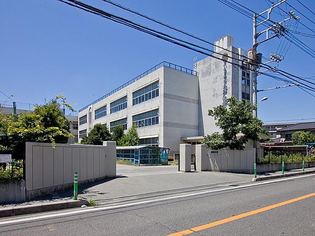 大戸小学校まで約1000m