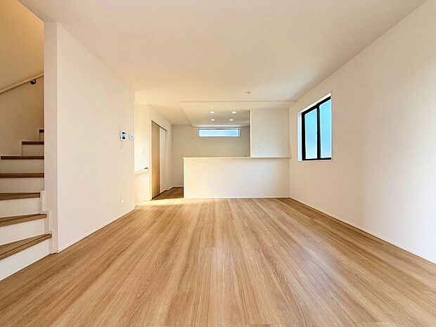 リビング階段にすることで、自然と集まる空間を実現しました。