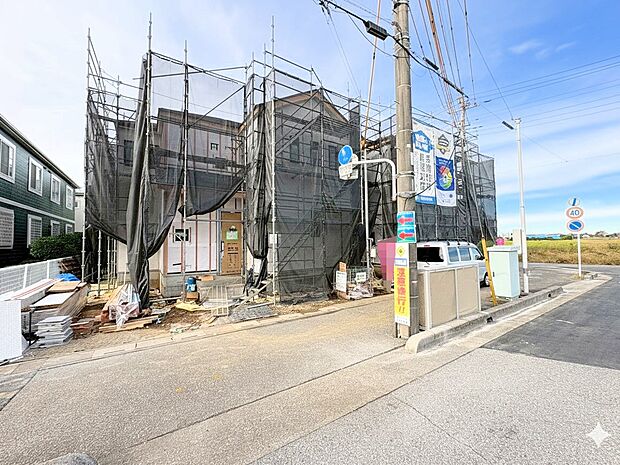 カースペースに2台駐車可能です。(令和7年11月 撮影)