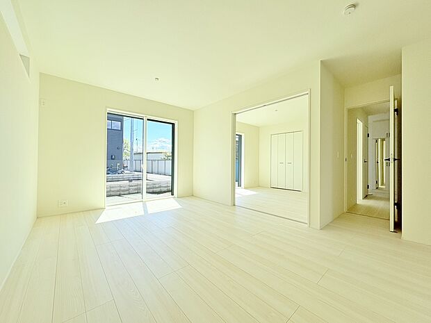 採光・通風を確保した心地良いリビング空間。