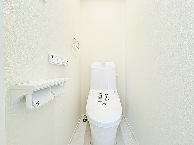 白を基調に飽きのこない空間は、質感豊かな仕上がりです。