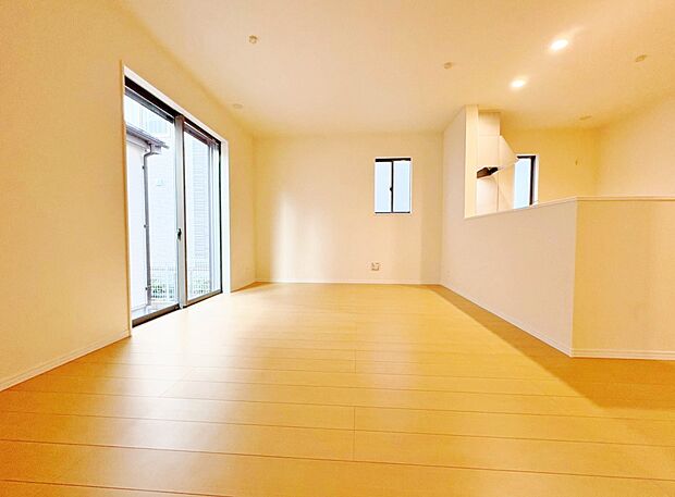 ワンフロアにリビング・ダイニング・キッチンが緩やかに繋がります。