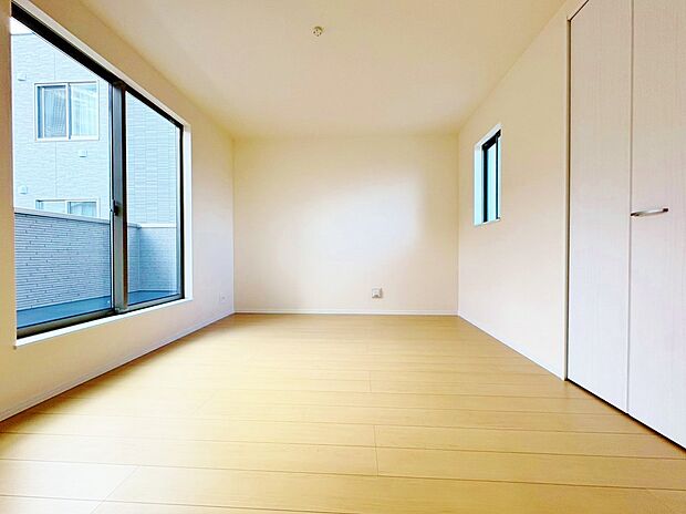 2階は全居室2面採光、室内を快適な空間に代えてくれます。