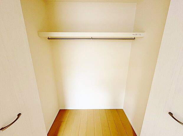 奥行きのあるクローゼットを採用しました。