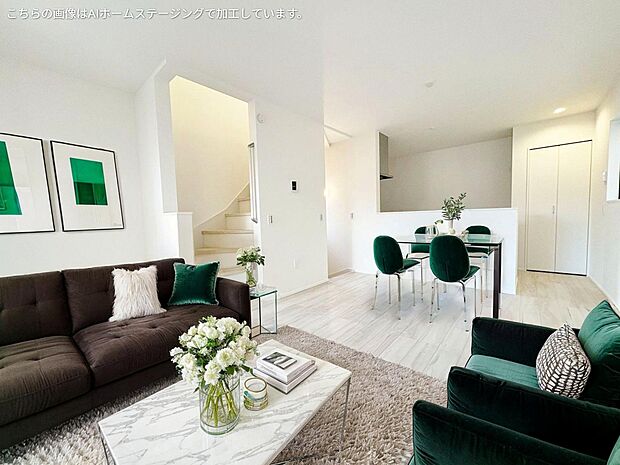 全室南向きの間取り。リビング床暖房完備で快適な空間。