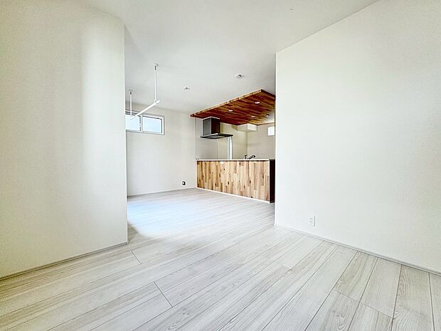 プライバシーに配慮した2階リビング設計。