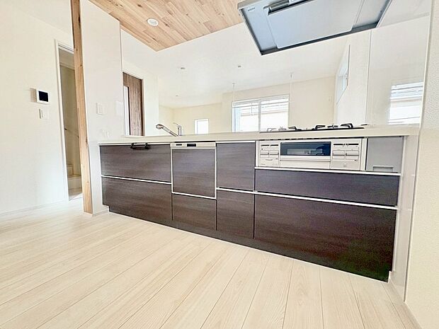 毎日使う場所だからこそ、家の中心になるキッチンはとても大切な空間です。