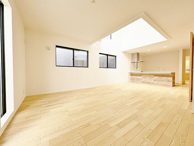 通風・採光にも優れ、心地よい光と風があふれています。