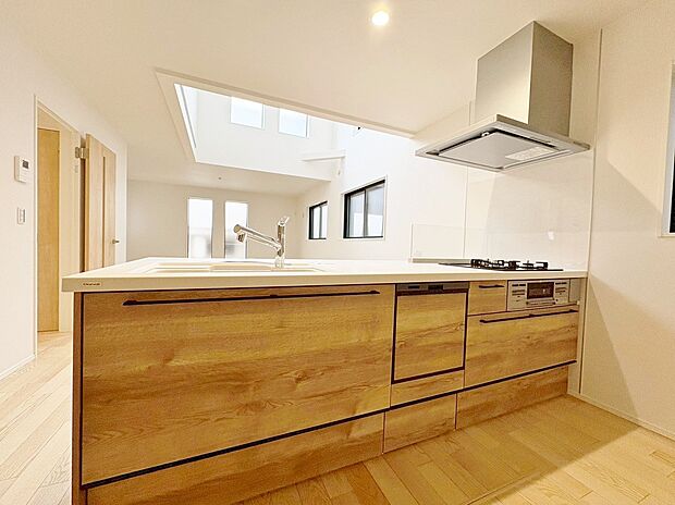 ナチュラルな木目が美しい、お洒落なキッチン。