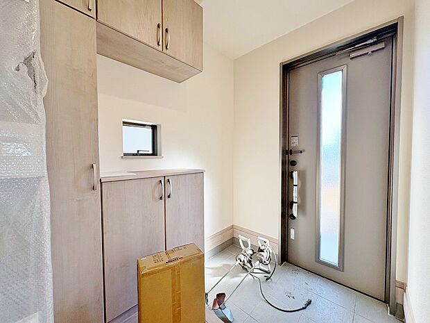 季飾のお花やグリーンを飾ってマイホームを創り上げてください。