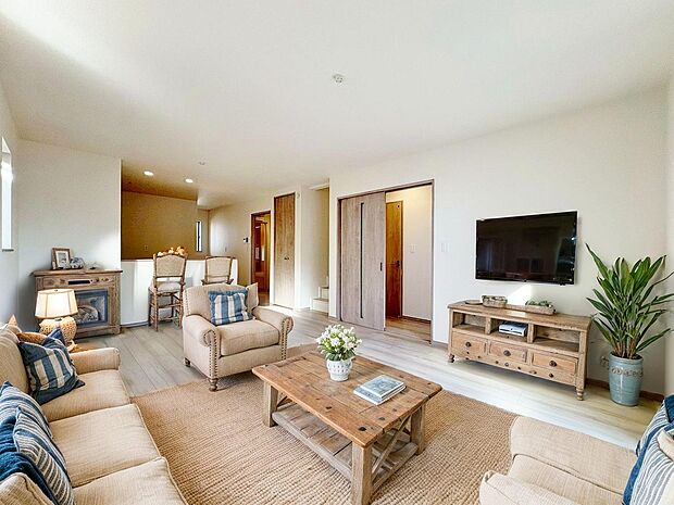 リビングイン階段を採用した間取り。※現況写真にCG加工がされています。