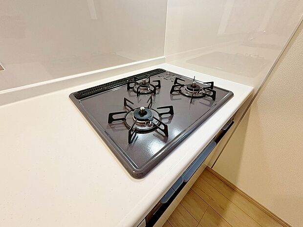 3口コンロを採用、お料理のレパートリーも広がります。