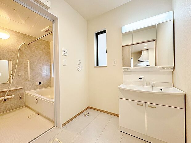 洗面所はキッチンのそばに配置し、スムーズな家事動線に。