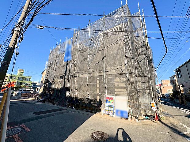 2階と3階にバルコニーを設け、洗濯物が多い日も安心です。(令和8年1月 撮影)