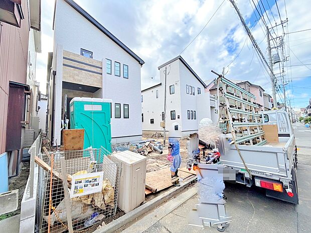 プライバシーに配慮した2階リビング設計。(令和7年11月 撮影)