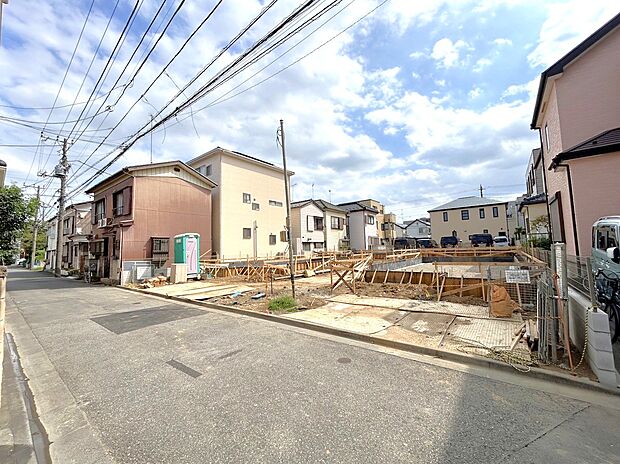 洗練されたデザインの外観が街並みに彩りを演出します。(令和7年9月 撮影)