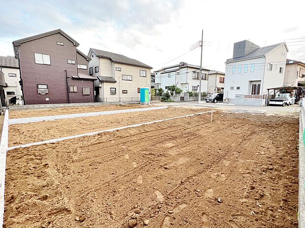 南西道路に面した陽当たりの良い邸宅。