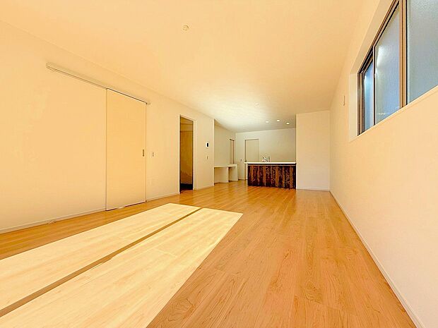 リビングスルー階段を採用し、家族同士の自然なコミュニケーションが増加します。