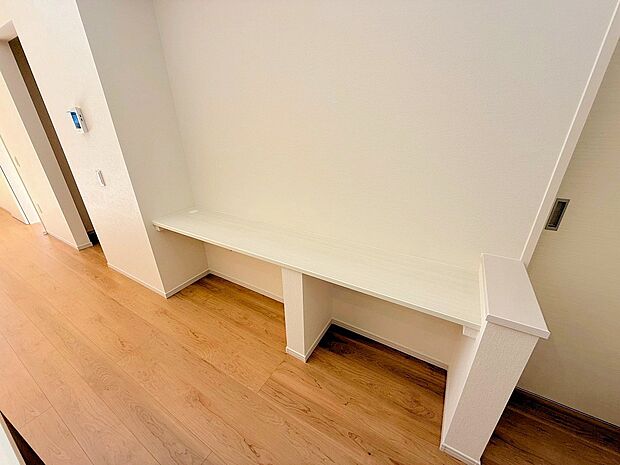 多用途にお使いいただけるカウンターを備えています。