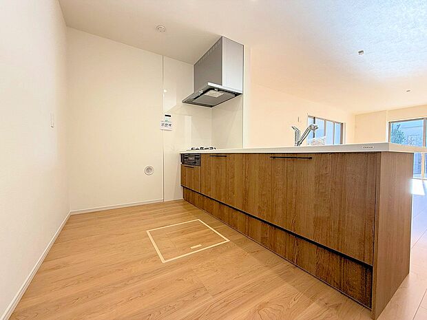 ダイニングとつながるキッチンからは家中が見渡せます。