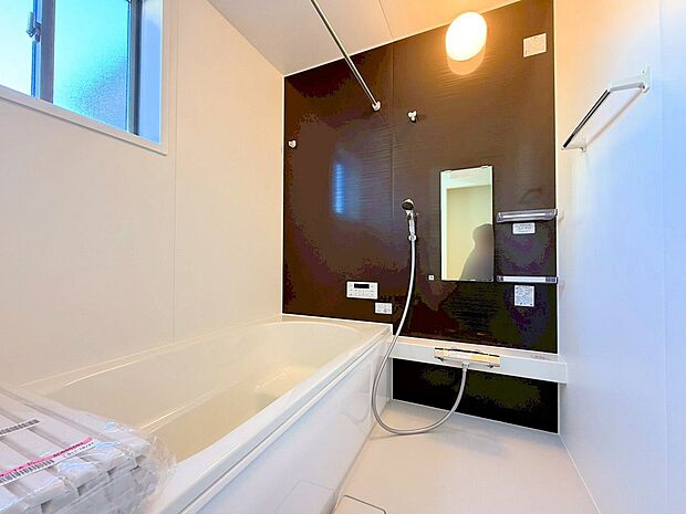 効果的に換気がしやすい窓付きの浴室。